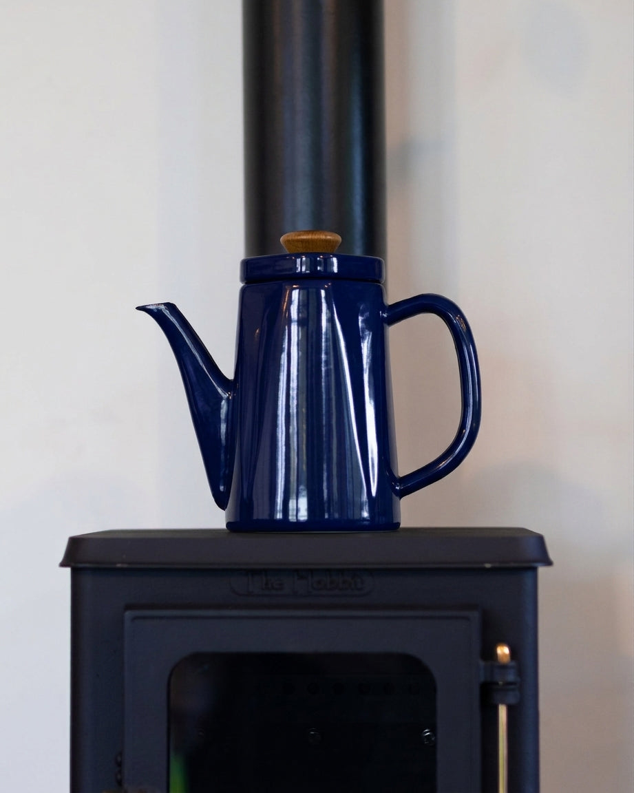 Noda Horo Enamel Anbi Stovetop Kettle in Navy