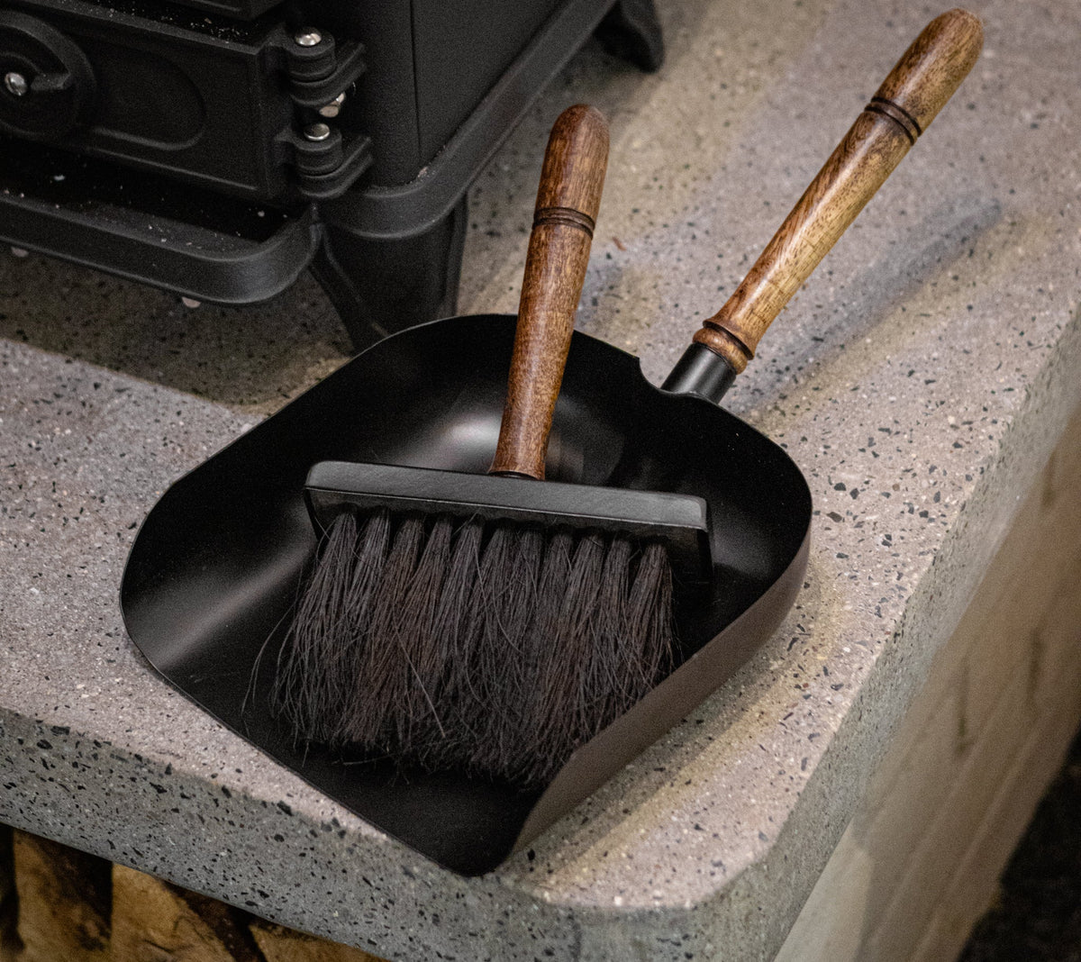 Salamander Shovel and Brush Set
