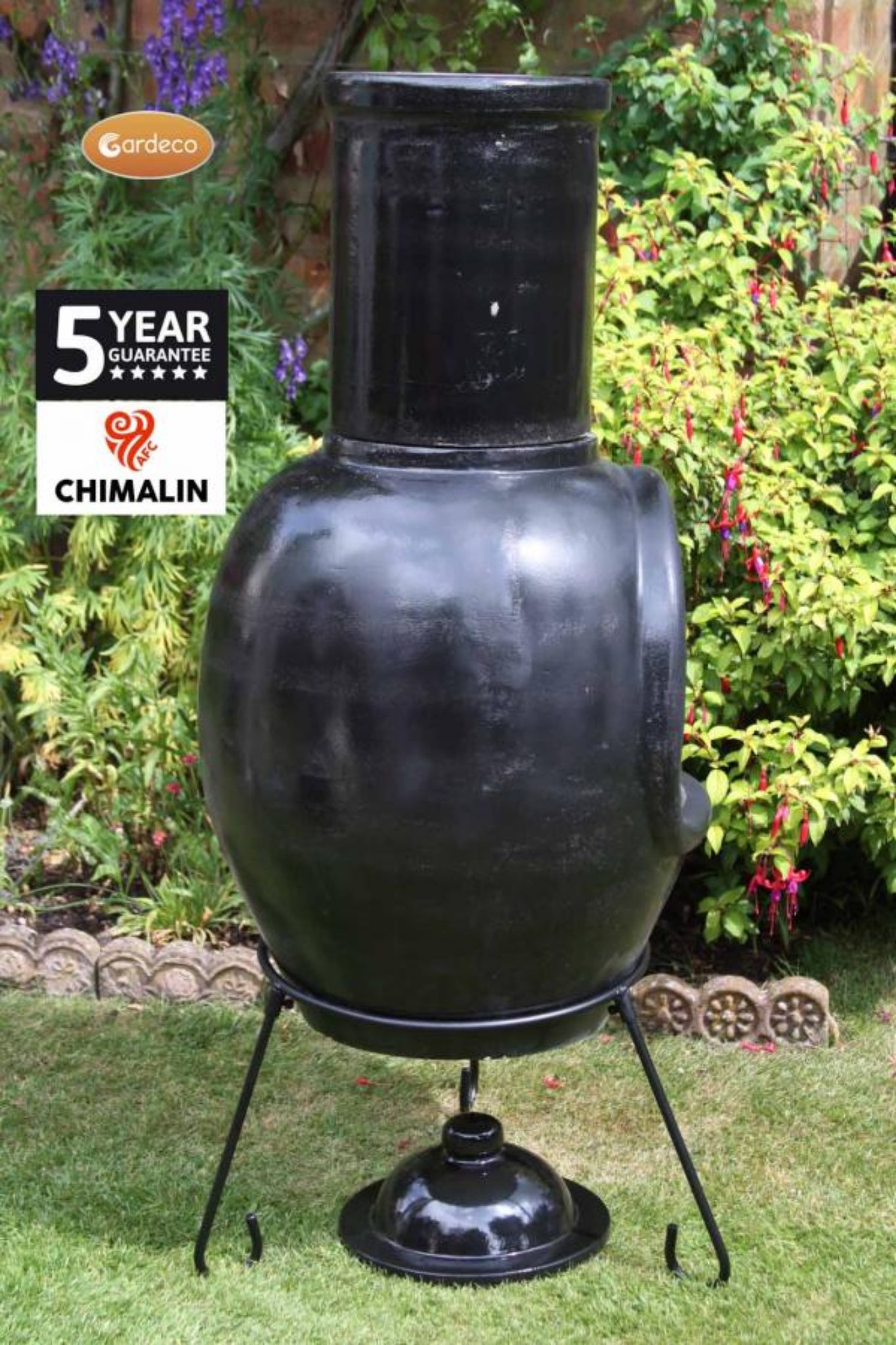 Black garden chiminea with 'Gardena' and 'Chimalin' branding on a grassy background.