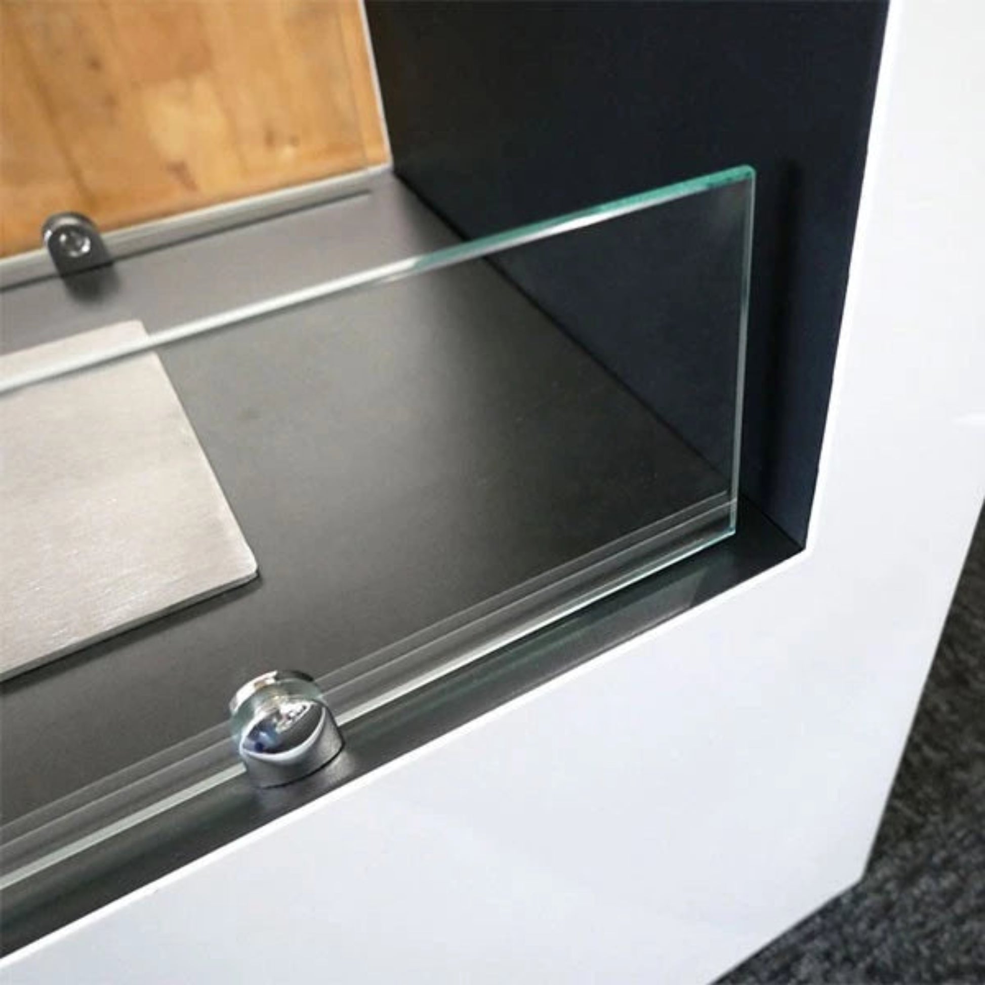 Detail of Lansing XL - white Freestanding Bio Fireplace