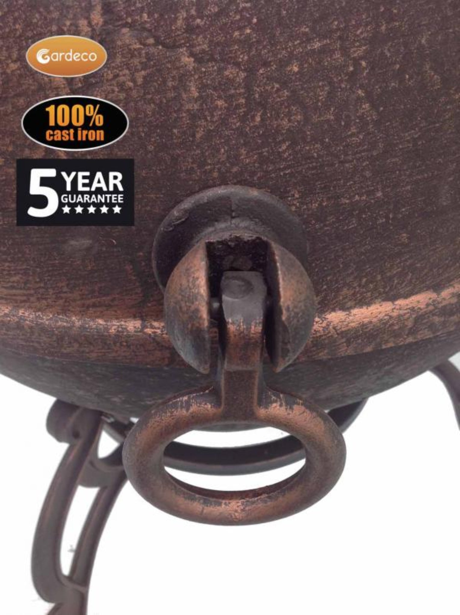 Close-up of the handle of the cast iron Toledo with Gardeco branding and 5-year guarantee badge.