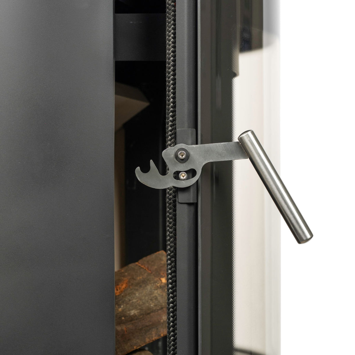 Arada Lagom 5 door latch close-up