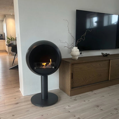 Modern living room with a freestanding bioethanol fireplace and a television.